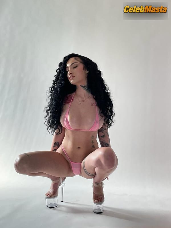Bhad Bhabie Photo Set: Showing Her Boobs photo 3