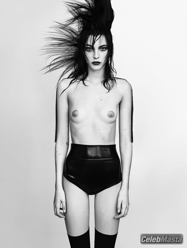 Vittoria Ceretti Photo Set: Topless By Luigi And Iango For Exhibition photo 2