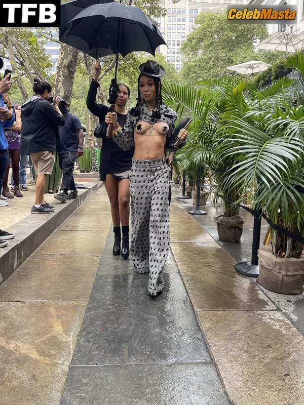 Photo Gallery: Coi Leray Seen Braless Flaunting Her Tits At The Moschino Show In New photo 6