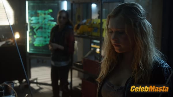 Eliza Taylor Photo Collection from The 100 photo 75