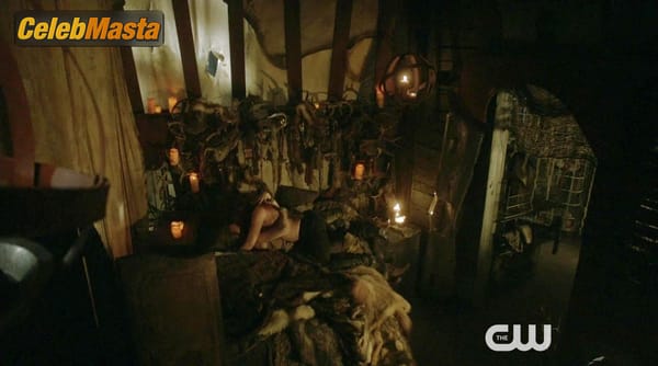 Eliza Taylor Photo Collection from The 100 photo 90