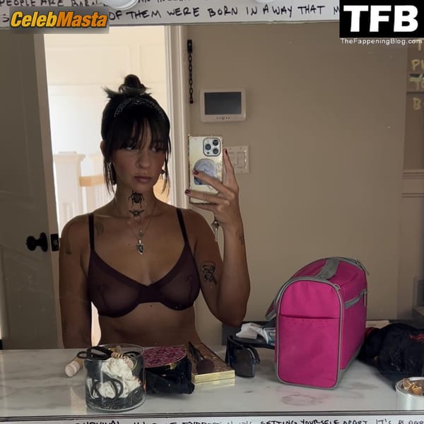 Gabbie Hanna Gallery: Poses Flashing Her Tits In A Mirror Selfie photo 2