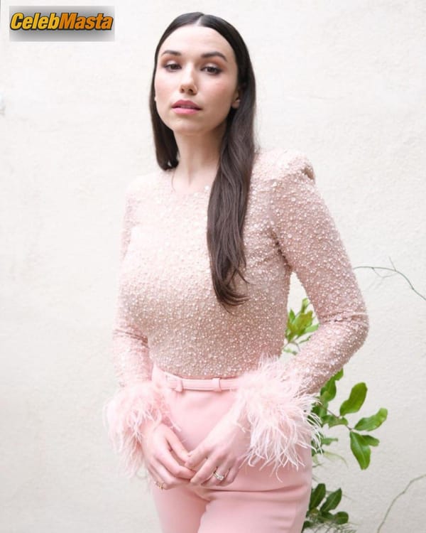 Photo Gallery: Grace Fulton New Photos photo 1
