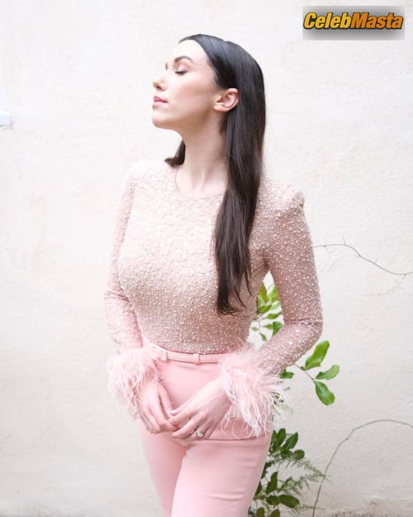 Photo Gallery: Grace Fulton New Photos photo 5