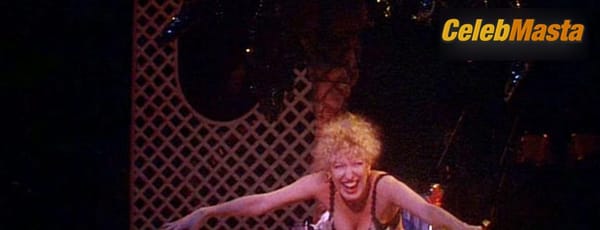 Bette Midler Photo Gallery from Divine Madness! photo 11