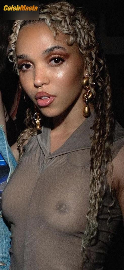 FKA twigs Pics: Seen Flashing Her Tits In London photo 1