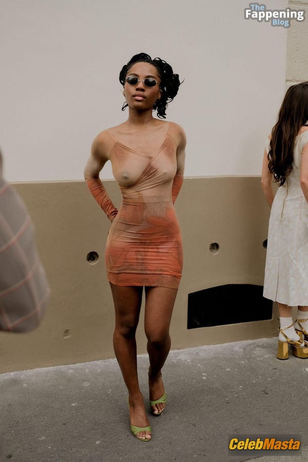 Quenlin Blackwell at the Marni Fashion Show, Paris (2021) photo 3