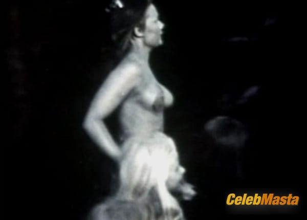 Judi Dench Scene Photos Gallery from A Midsummer Night’s Dream photo 7