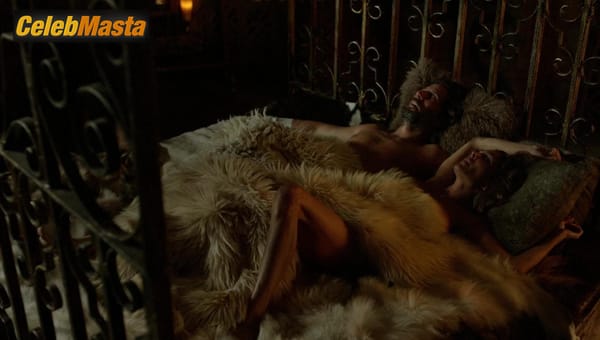 Paige Turco Photo Gallery from The 100 photo 5