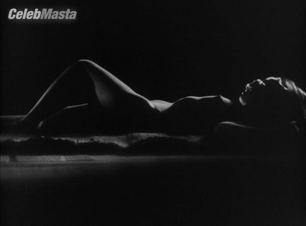 Photo Gallery: Kyoko Kishida in Woman In The Dunes photo 3