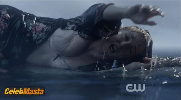 Caity Lotz Photo Set from Arrow photo 9