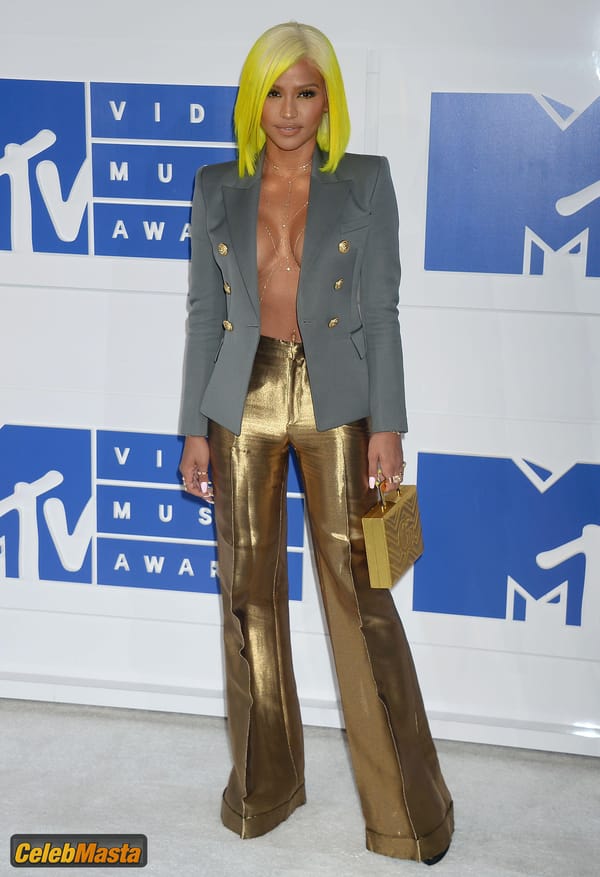 Cassie Ventura Pics: Braless At The 2016 Mtv Vma In Nyc photo 6