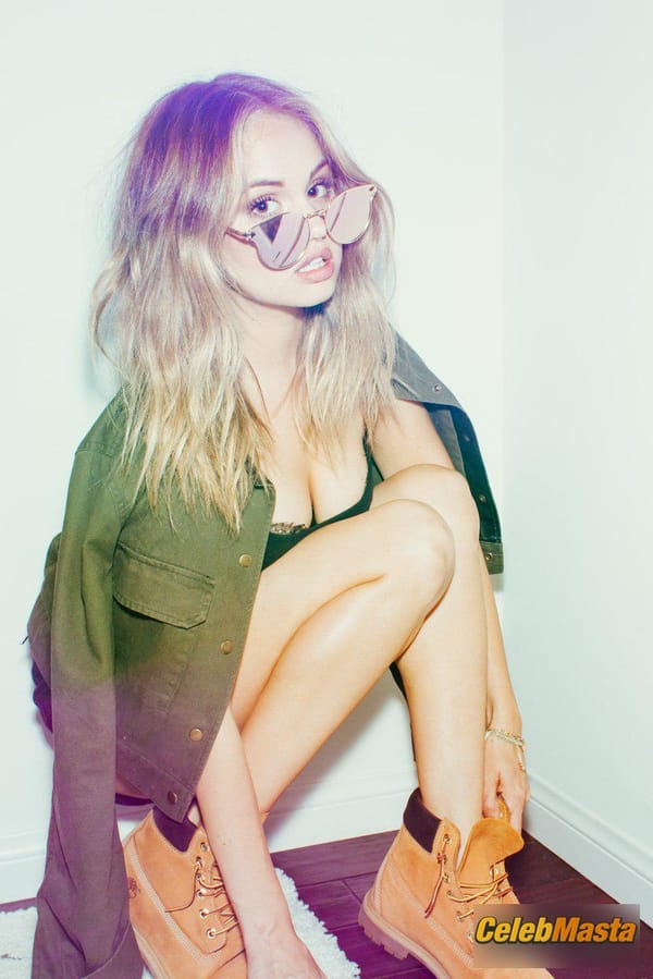 Debby Ryan Photo Set: Cleavage In New Photoshoot photo 2