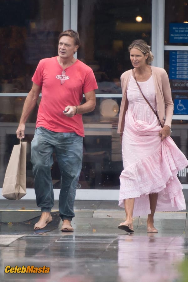 Photo Gallery: Elle MacPherson Shopping With Doctor Andrew Wakefield In Miami photo 4