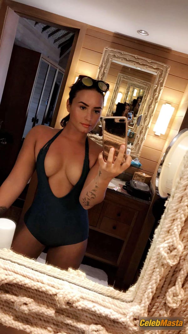 Photo Gallery: Demi Lovato In Blue Swimsuit Instagram Snapchat photo 2