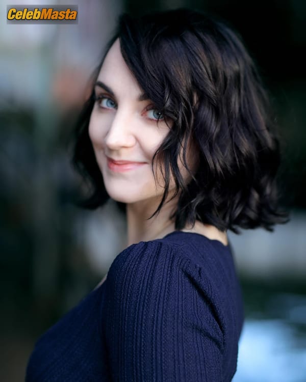 Evanna Lynch Photos: New Hair Style Look photo 2
