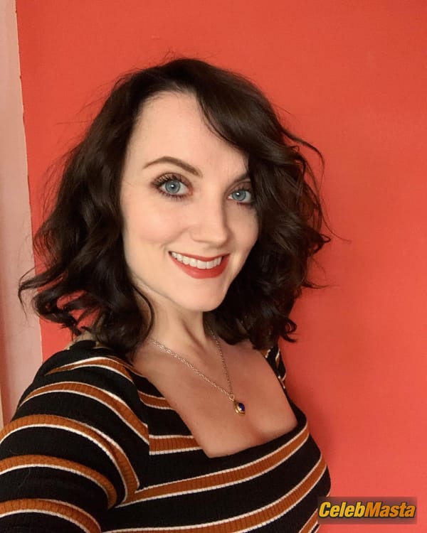 Evanna Lynch Photos: New Hair Style Look photo 3