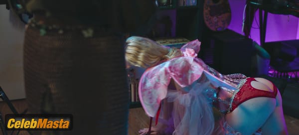 Photo Gallery: Elle Fanning in Margo’s Got Money Troubles photo 41
