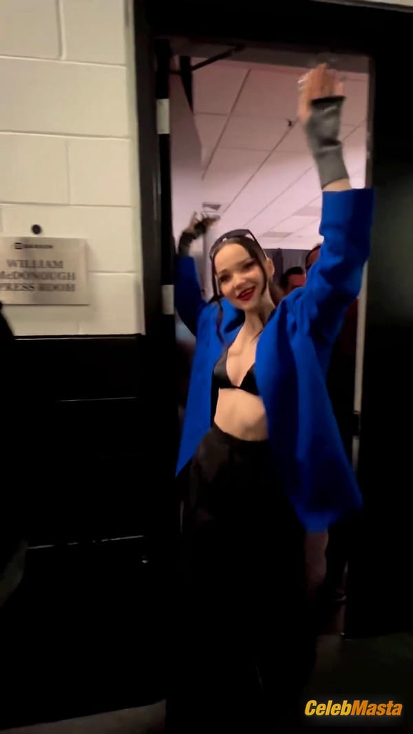 Dove Cameron Photo Set from Jingle Ball photo 18