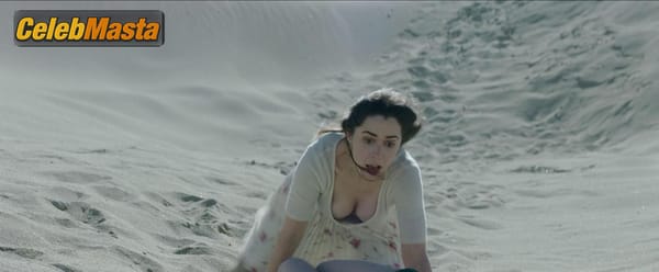 Cristin Milioti Scene Photos Gallery from The Penguin photo 46