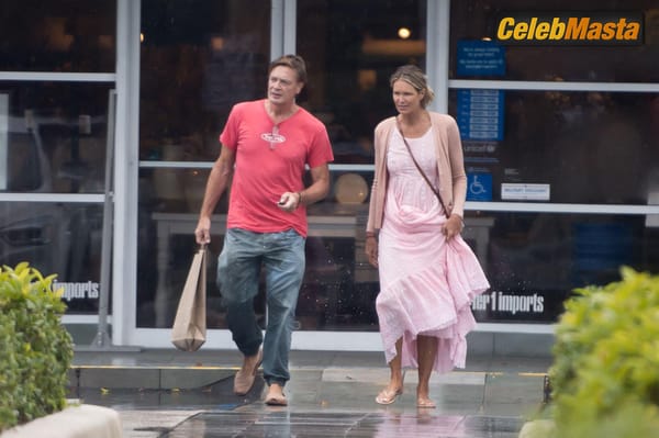 Elle MacPherson Photos: Shopping With Doctor Andrew Wakefield In Miami photo 6