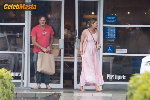 Elle MacPherson Photos: Shopping With Doctor Andrew Wakefield In Miami photo 9