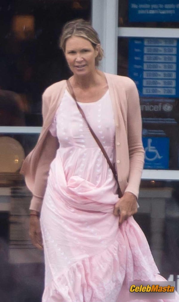 Elle MacPherson Photos: Shopping With Doctor Andrew Wakefield In Miami photo 10