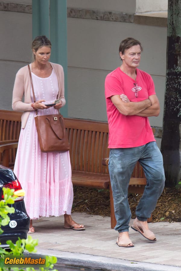 Elle MacPherson Photos: Shopping With Doctor Andrew Wakefield In Miami photo 11
