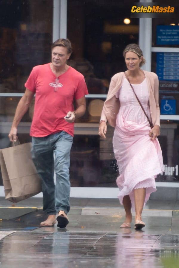Elle MacPherson Photos: Shopping With Doctor Andrew Wakefield In Miami photo 12