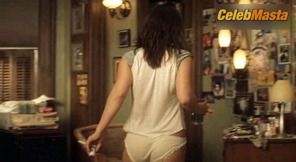 Christina Ricci Photo Gallery from Yellowjackets photo 110