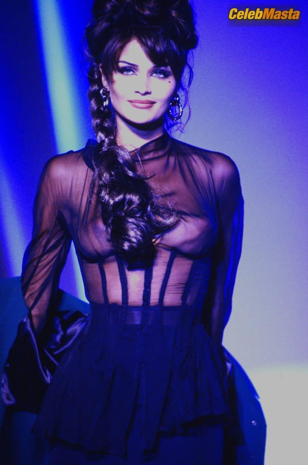 Helena Christensen Photo Set: Without A Bra At Thierry Mugler Haute Fall/winter 1994 photo 1