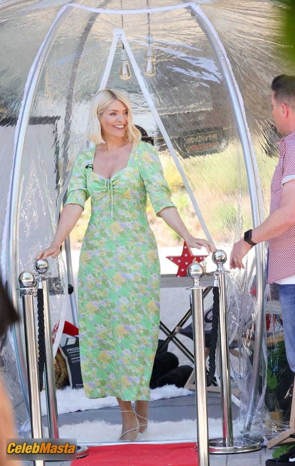 Photo Gallery: Holly Willoughby Films A Hilarious Game Segment With Philip Schofield photo 19