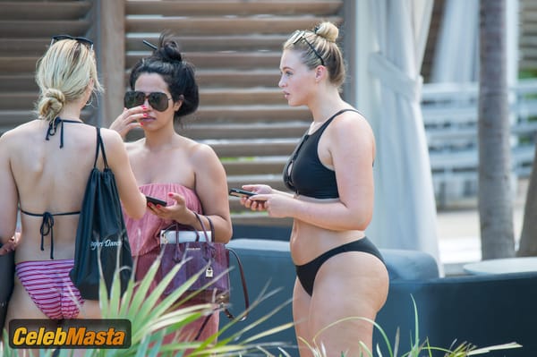 Iskra Lawrence Photo Set: Out With Friends In Miami Beach photo 6