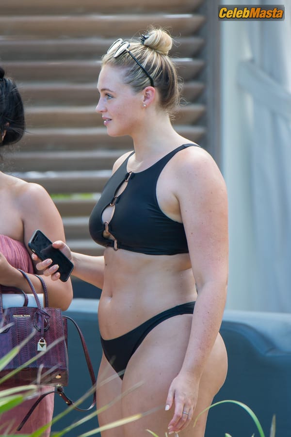 Iskra Lawrence Photo Set: Out With Friends In Miami Beach photo 16