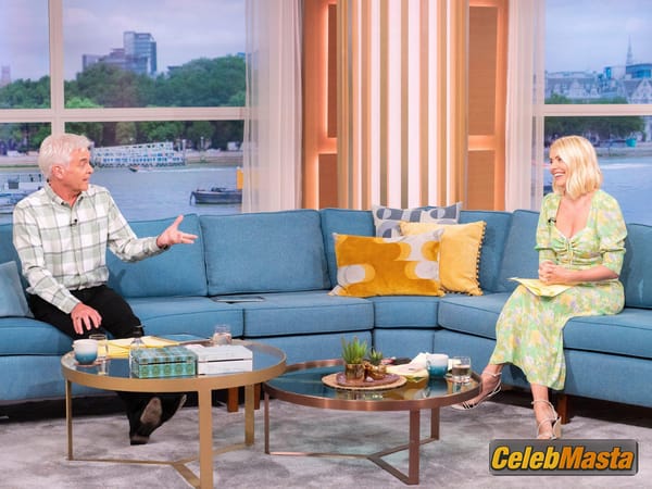 Photo Gallery: Holly Willoughby Films A Hilarious Game Segment With Philip Schofield photo 45