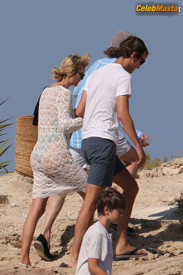 Photo Gallery: Ivanka Trump Vacation In Formentera photo 3