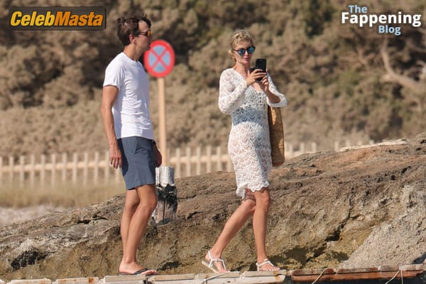 Photo Gallery: Ivanka Trump Vacation In Formentera photo 6