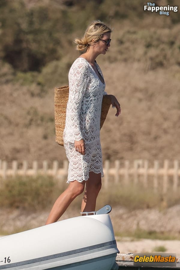 Photo Gallery: Ivanka Trump Vacation In Formentera photo 10
