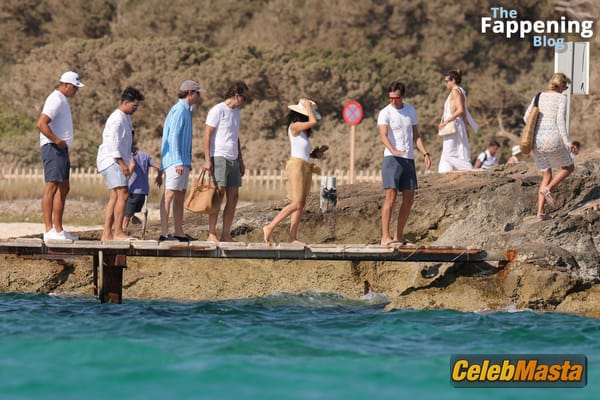 Photo Gallery: Ivanka Trump Vacation In Formentera photo 12