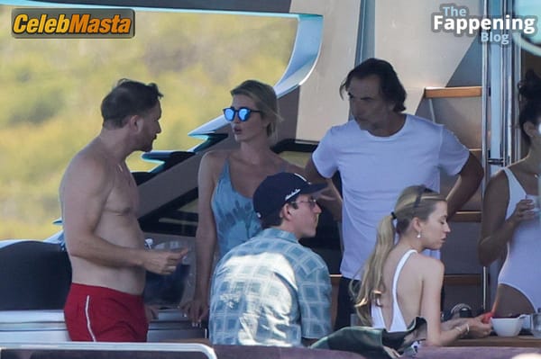 Photo Gallery: Ivanka Trump Vacation In Formentera photo 16