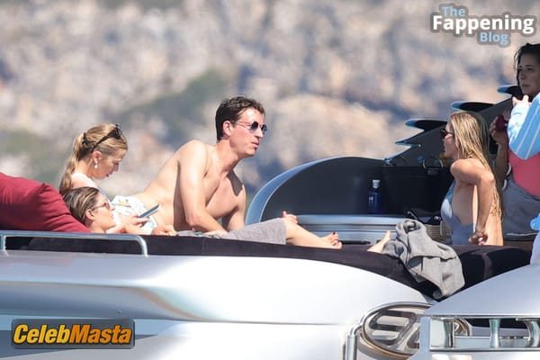Photo Gallery: Ivanka Trump Vacation In Formentera photo 18