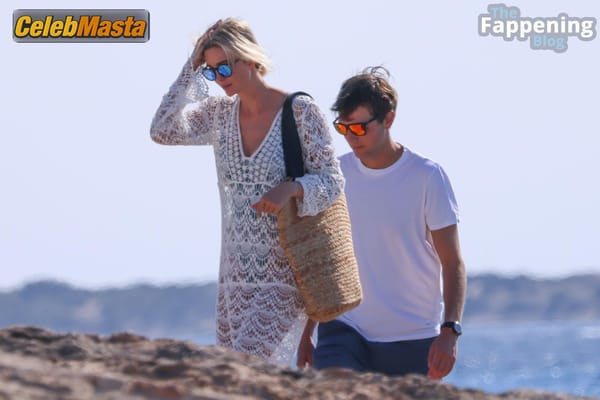 Photo Gallery: Ivanka Trump Vacation In Formentera photo 22