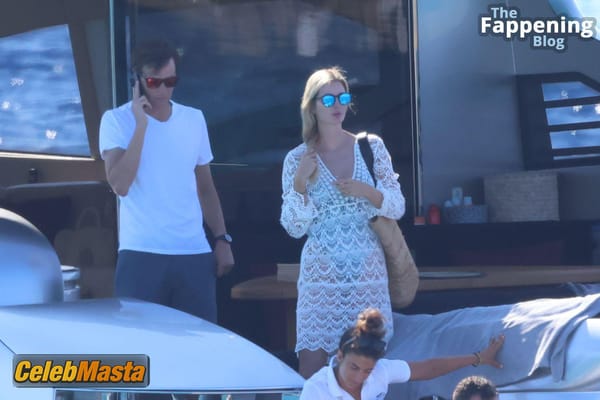 Photo Gallery: Ivanka Trump Vacation In Formentera photo 27
