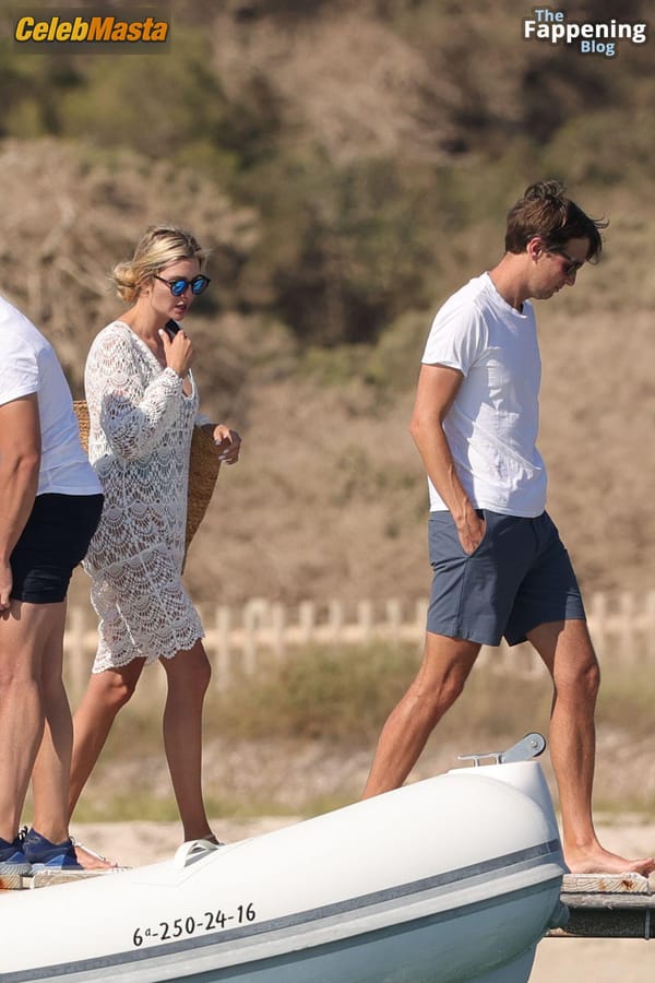 Photo Gallery: Ivanka Trump Vacation In Formentera photo 29