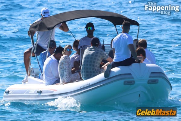 Photo Gallery: Ivanka Trump Vacation In Formentera photo 31