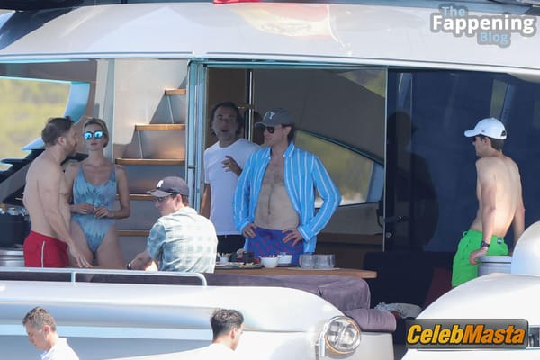 Photo Gallery: Ivanka Trump Vacation In Formentera photo 37