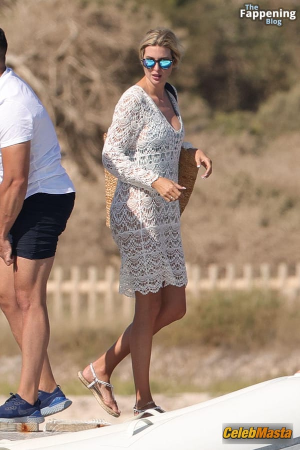 Photo Gallery: Ivanka Trump Vacation In Formentera photo 43