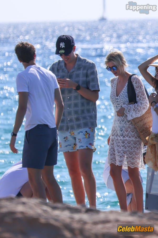 Photo Gallery: Ivanka Trump Vacation In Formentera photo 44