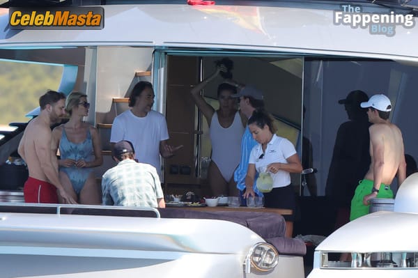 Photo Gallery: Ivanka Trump Vacation In Formentera photo 49