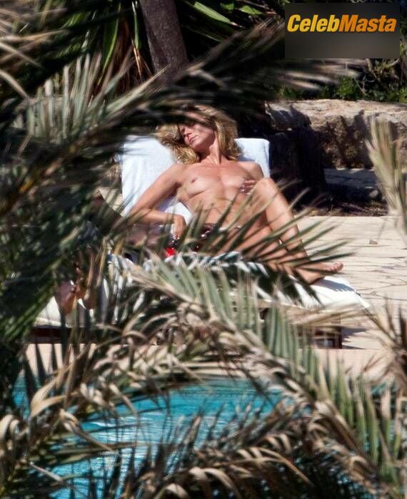 Heidi Klum Scene Photos Gallery from Handbra photo 16